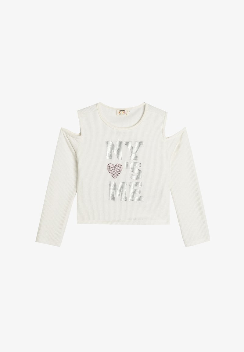 Weißes, geripptes Langarmoberteil mit ausgeschnittenen Schultern. Verziert mit silbernen Strassbuchstaben: "NY ❤️ ME." Kurzes Design mit Rundhalsausschnitt.
