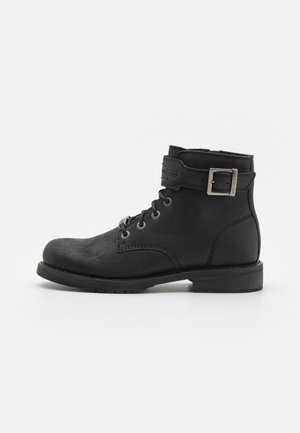 VNTGMOTO SHORT RIDING APPROVED  - Cowboy/biker ankle boot - black