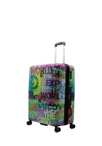 Hartschultasche mit lebhaftem, mehrfarbigem Textmuster, schwarzen Akzenten, einem Teleskopgriff und vier drehbaren Rädern für Mobilität.