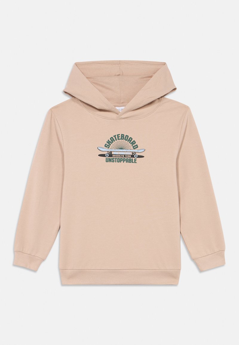 Μπέιτζ παιδική μπλούζα με μακριά μανίκια και σχέδιο σκεϊτμπόρντ που γράφει "Skateboard Brooklyn Team Unstoppable" στο στήθος.