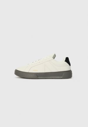 ESSENCE UNISEX - Treniņu apavi - white/dark gum