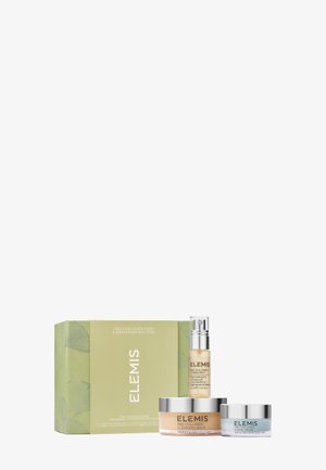 Set de soins de la peau Elemis Pro-Collagen avec baume nettoyant, brume tonifiante, crème marine et emballage en boîte verte sur fond blanc.