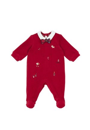 Body bébé rouge avec col blanc et nœud papillon à carreaux, décoré de petits motifs brodés sur le thème des fêtes, comprenant un renne et un ours en peluche.