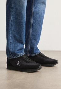 Non sélectionné, triple black