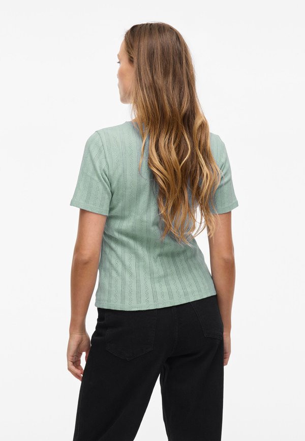 KASSIE POINTELLE  - Basic T-shirt2