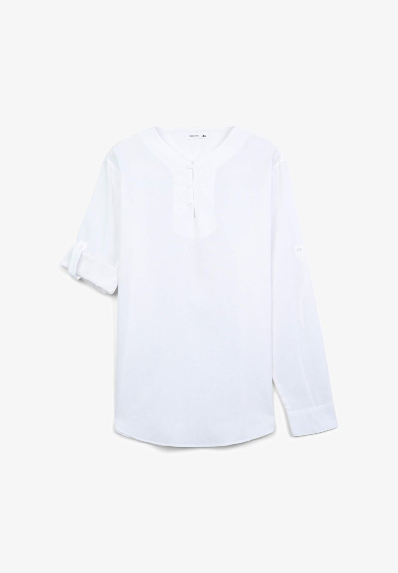 Camicia bianca a maniche lunghe con scollatura a V, patta con tre bottoni e polsini arrotolati. Tessuto morbido con vestibilità rilassata e orlo arrotondato.