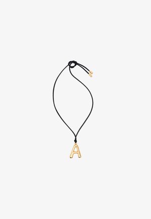 Must mustri kaelakee, millel on kuldne metallist täht "A" ripats, millel on sile pind ja karge, minimalistlik disain.