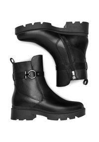 Melnas ādas potītes zābaki ar masīvu zoli, sānu rāvējslēdzēju, metāla akcentu siksnu un teksturētu apdari.