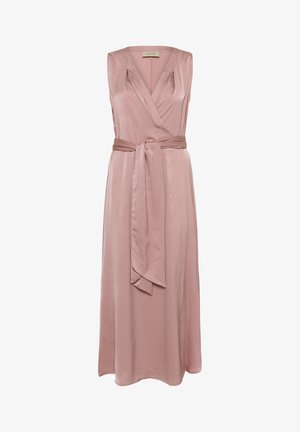 Abito lungo senza maniche in morbido satin rosa pallido con design avvolgente e vita cintata color beige. Presenta pieghe sul décolleté e una gonna fluente.