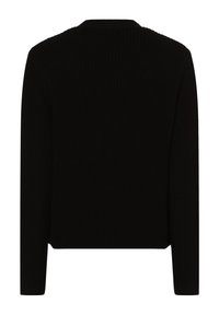 Czarny kardigan prążkowany z długimi rękawami i wysokim kołnierzem. Teksturowana dzianina, dopasowany krój, bez widocznych zapięć ani wzorów.