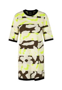 Kleid mit kurzen Ärmeln, das ein Tarnmuster in Creme-, Braun- und Neon-Gelb-Tönen zeigt, mit einem gerippten schwarzen Ausschnitt und Saum.