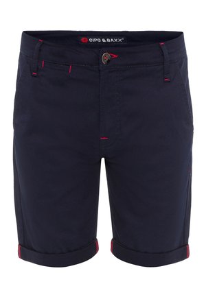 Marineblaues Baumwollshorts mit roten Nähten, Knopfverschluss, aufgerollten Säumen und Seitentaschen. Schlichtes Design und taillierte Passform.
