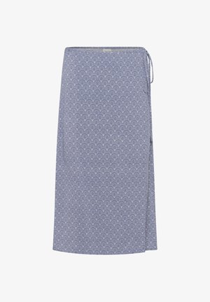 Jupe portefeuille bleu clair avec motif répétitif de petits éventails bleu foncé et fermeture à nouer sur le côté.