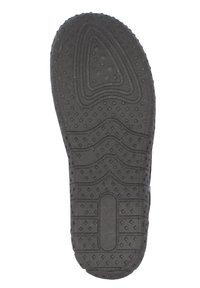Zwarte rubberen zool met textuurpatronen, waaronder ovale en diamantvormige vormen, met groeven voor grip en een circulair hielgebied.