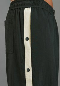 Next POPPER SIDE   - Pantaloni de trening - charcoal grey