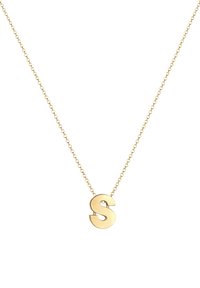 Guld halskæde med en delikat kæde og et poleret bogstav "S" anhænger. Anhængerens overflade har en glat tekstur og et minimalistisk design.