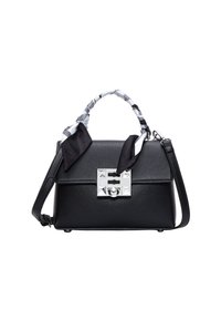 Bolso de mano de cuero negro con un diseño estructurado, herrajes plateados y un asa trenzada que presenta un acento de tela estampada. Incluye una correa de hombro desmontable.