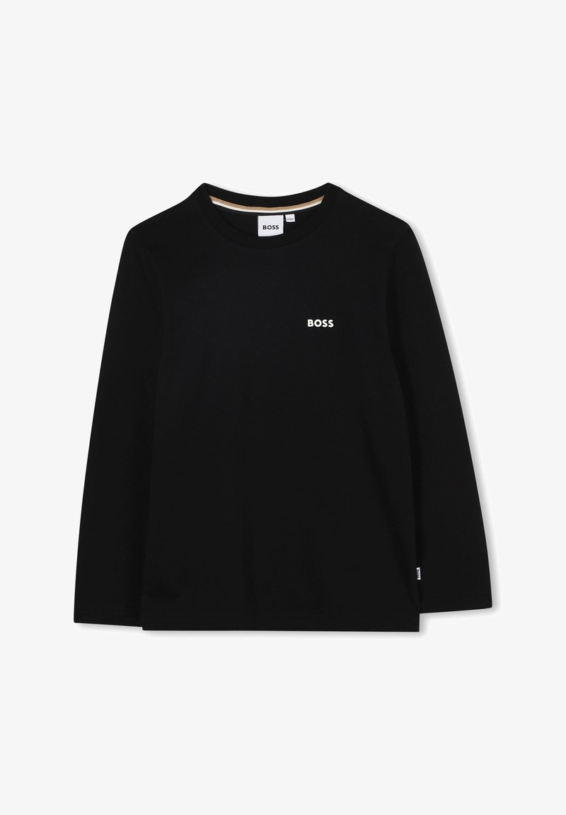 Camisa negra de manga larga con cuello redondo que presenta un pequeño logo blanco "BOSS" en el pecho y una etiqueta dentro del cuello.