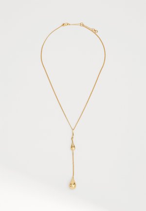 Gullfarget halskjede med en tynn kjede, sentral dråpeanheng og en kaskade av dråpeformede charms, glatt tekstur og flytende design.