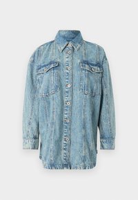 Lys blå denimjakke med lange ermer, krage, to frontlommer og knappestenging, med vertikal søm og en avslappet passform.