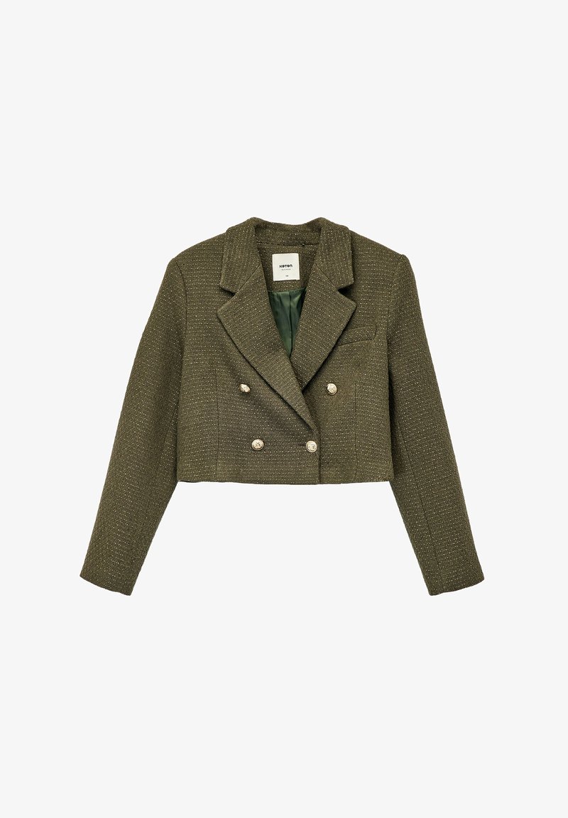 Veste croisée raccourcie en tweed vert olive, avec des boutons argentés, un col cranté et une doublure verte lisse.