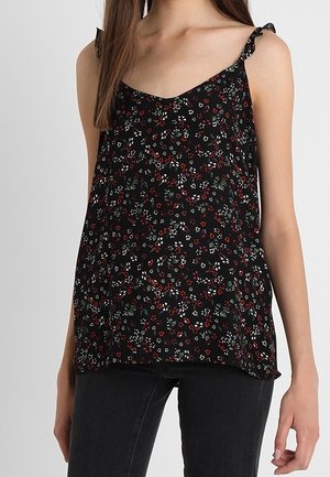 Czarny kwiecisty top na cienkich ramiączkach z białymi i czerwonymi kwiatami oraz falbankami. Lekka tkanina, luźny krój i miękka faktura.