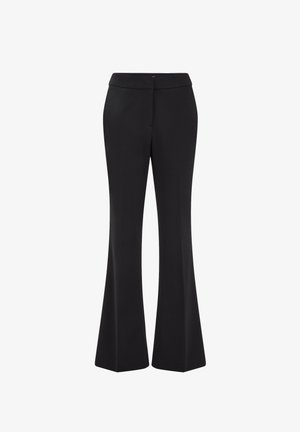 Črne razširjene hlače z gladkim pasom in prilagojenim krojem, zasnovane za moderen videz in fleksibilno gibanje.