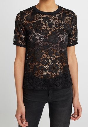 Schwarzes Spitzenoberteil mit floralen Mustern, kurzen Ärmeln, rundem Ausschnitt und strukturierter Oberfläche. Das Design ist semi-transparent.
