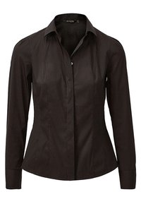 Camicia nera a maniche lunghe realizzata in tessuto morbido, caratterizzata da un colletto a punta, chiusura frontale con bottoni e vestibilità sartoriale con cuciture sottili.