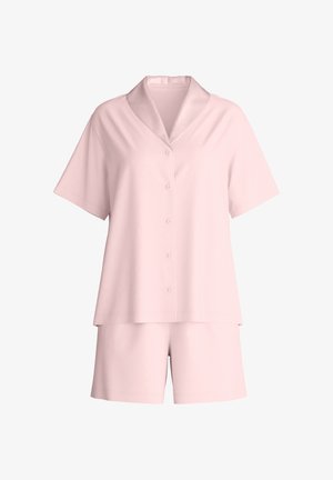 Ensemble de pyjama rose à manches courtes comprenant un haut boutonné avec col et un short assorti. Tissu doux avec texture minimale, coupe décontractée.