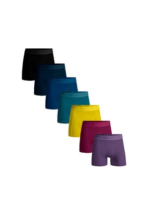 Boxer briefs in seven colors: black, dark blue, teal, yellow, red, dark red, and purple. Soft textile with elastic waistband labeled "MUCHACHOMALO."