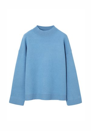 Gaiši zils džemperis ar augstu riboto apkakli, nolaistām pleciem un garām piedurknēm. Izgatavots no mīksta, teksturēta auduma ar brīvu piegriezumu.