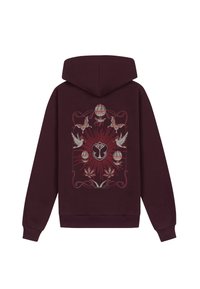 Bordeaux hoodie met een gedetailleerde grafische afbeelding op de achterkant, met vlinders, vogels en decoratieve elementen in tinten grijs en rood.