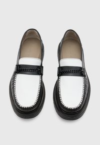 AllSaints GIBBS CHAIN LOAFER - Scarpe senza lacci - black white