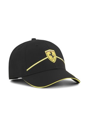 Črna kapa z rumenimi detajli in Ferrari logotipom spredaj. Ima zaobljen vizir in nastavljiv trak zadaj.