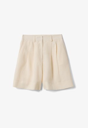 Pantalones cortos beige de talle alto con plisados, trabillas para cinturón, bolsillos laterales, cremallera frontal y dobladillo doblado, mostrados sobre un fondo blanco.