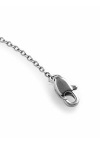 Metalowy łańcuszek z srebrnym wykończeniem, wyposażony w zapięcie typu karabińczyk. Ogniwa łańcuszka są małe i okrągłe, co nadaje mu delikatny wygląd.