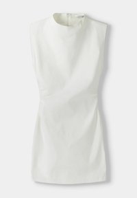 Bílé šaty bez rukávů s vysokým výstřihem, přiléhavým střihem, našívanými detaily na bocích a zipem na zadní straně. Hladká bavlněná látka.
