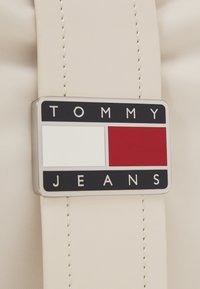 Tommy Jeans STARTDUST  - Handbag - newsprint