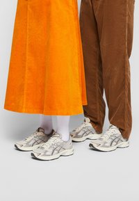 ASICS SportStyle GEL-1130 - Matalavartiset tennarit - oyster grey/clay grey