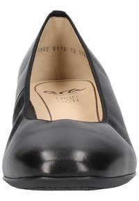 Schwarze Lederflats mit runder Zehenpartie, elastischem Eingangsbereich und hellbeigem Innenfutter mit der Markenbezeichnung "High Soft". Glatte Textur.