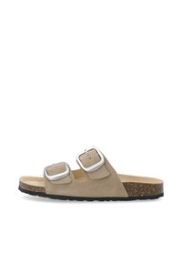 Beige suède instapsandalen met twee verstelbare zilveren gespen, een kurken voetbed en een gestructureerde zwarte rubberen zool.