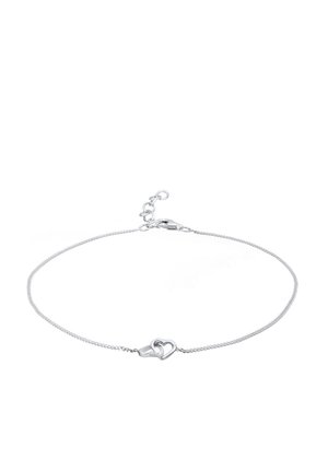 Silberarmband mit einer feinen Kette, das ein herzförmiges Anhänger in der Mitte hat. Das Design umfasst einen Karabinerverschluss und eine verstellbare Länge.