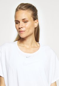 Nike Performance ONE LUXE - T-shirt desportiva - white