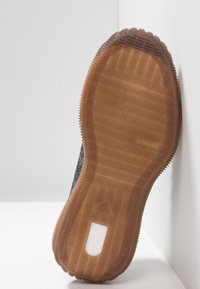 adidas Performance Silniční běžecké boty - black
