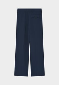 Calças largas de cor azul-marinho feitas de tecido suave, com um bolso traseiro com fecho de botão e cintura ajustada com passadores para cinto.