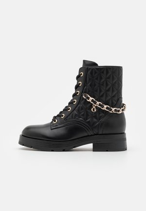 Guess XENIA - Enkellaarsjes met plateauzool - black