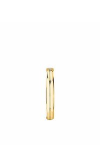 Anello in metallo dorato con una superficie liscia e lucida, bordi arrotondati e una piccola pietra trasparente incastonata nella parte superiore.