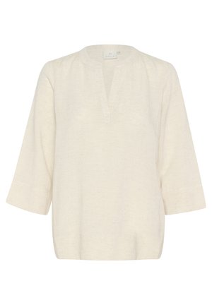 Top de lino blanco con escote en V, mangas tres cuartos y un ajuste relajado, que presenta una tela texturizada y sin adornos.