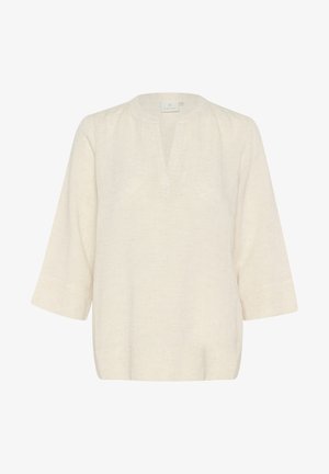 Top de lino blanco con escote en V, mangas tres cuartos y un ajuste relajado, que presenta una tela texturizada y sin adornos.